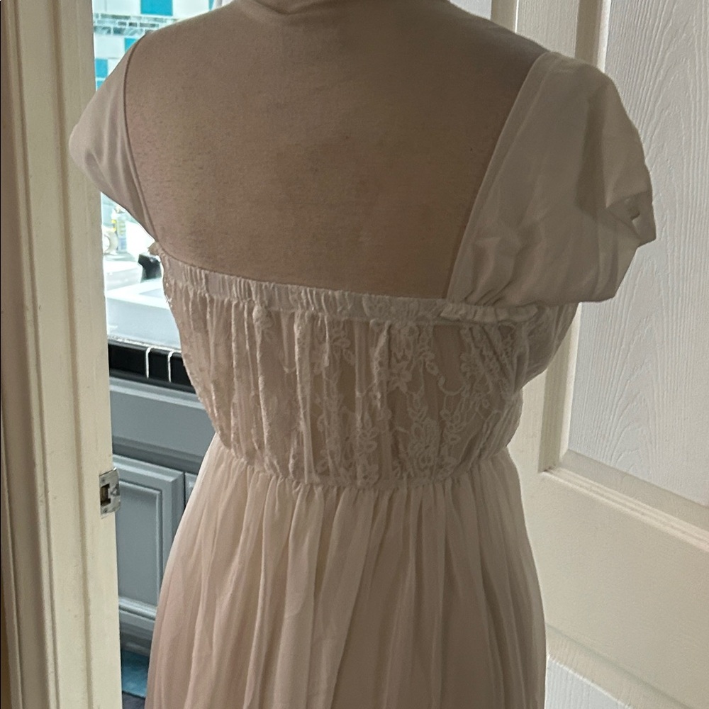 Elegant Off shoulder white Dress - Picture 2 of 3